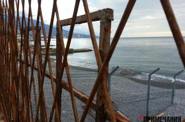 В целом из Крыма выдворили 2425 человек