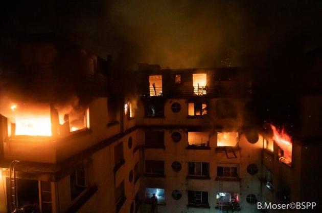 Пожежа в житловому будинку Парижа: є загиблі й багато постраждалих