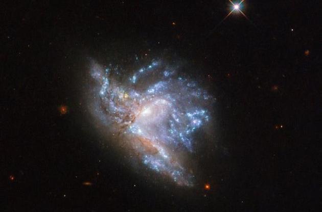 "Хаббл" сделал снимок столкновения галактик