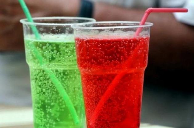 Вчені розповіли про нову небезпеку вживання солодких напоїв