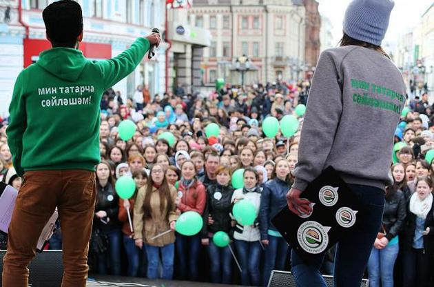 Підсумковий концерт щорічної акції &laquo;Мин татарча сөйләшәм!&raquo;  (тат. &laquo;Я спілкуюсь татарською&raquo;). Казань, 2016 р.