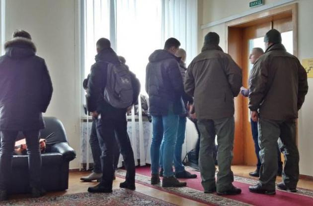 Досудове розслідування у справі триває