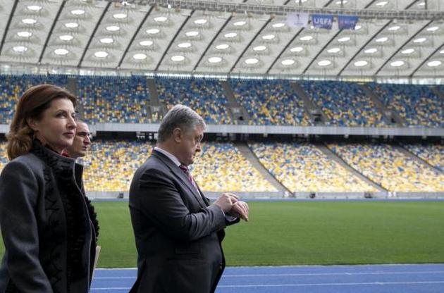 У Порошенко анонсировали начало дебатов на стадионе в 19:00 19 апреля