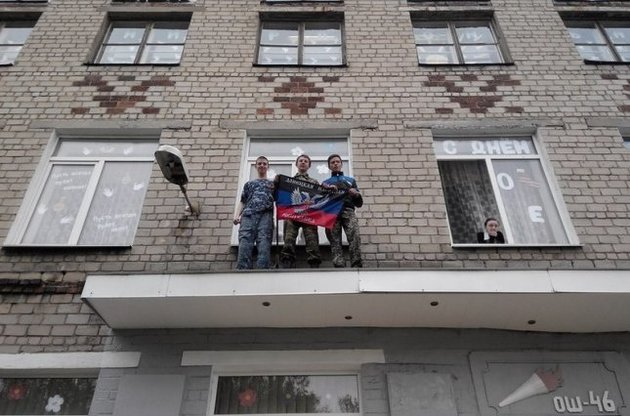 В Донецкой области под обстрел боевиков попала школа с учениками внутри – СЦКК