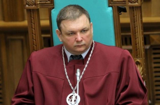 Троє суддів Конституційного суду вважають, що голова КСУ Шевчук має піти у відставку