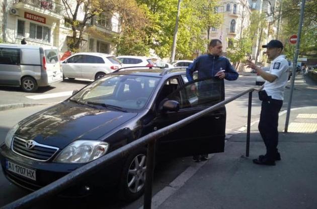 В Киеве начали работать первые инспекторы по парковке