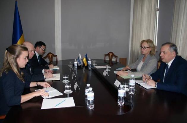 Фриш пообещал попросить Красный Крест посетить Гриба