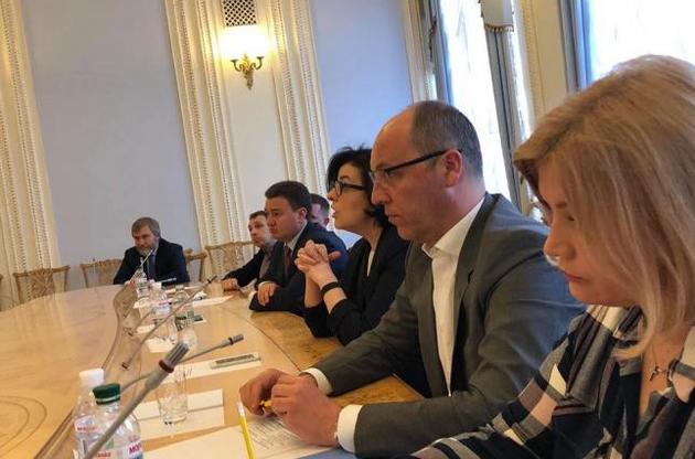 Геращенко поставила Порошенко в пример Зеленскому