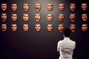 Управляючи комунікацією, ми водночас управляємо світом