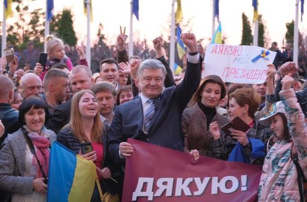 Порошенко виступив на мітингу під Адміністрацією президента