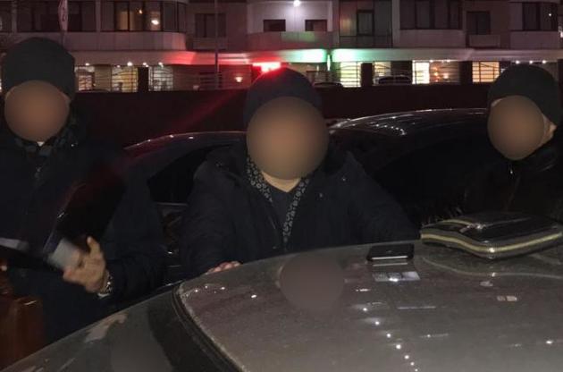 Слідчі ДБР прийшли з обшуком до адміністрації Печерського району Києва