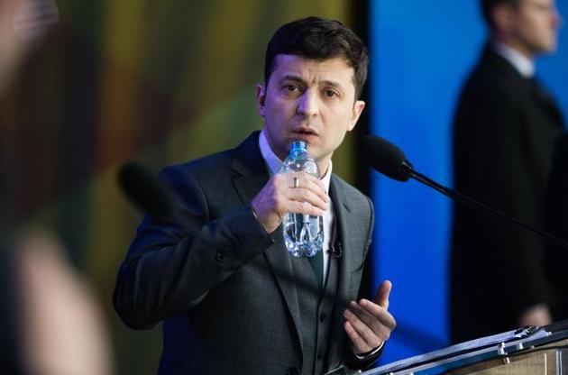 Зеленский пояснил требование назначить инаугурацию на 19 мая угрозой "вакуума власти"