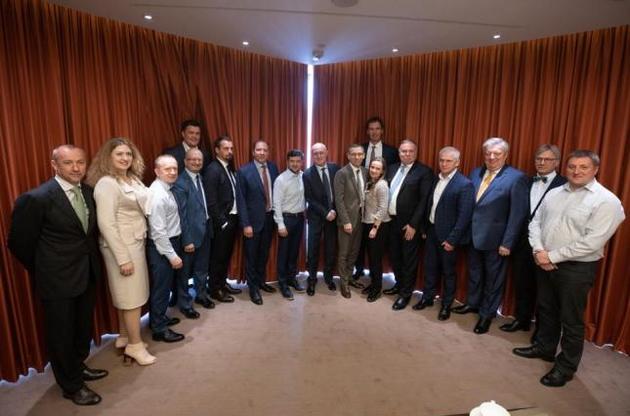 Зеленсикй і його радники провели зустріч з представниками банківського сектору