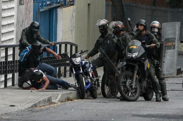 Силові підрозділи блокують парламент і, можливо, навколишні вулиці