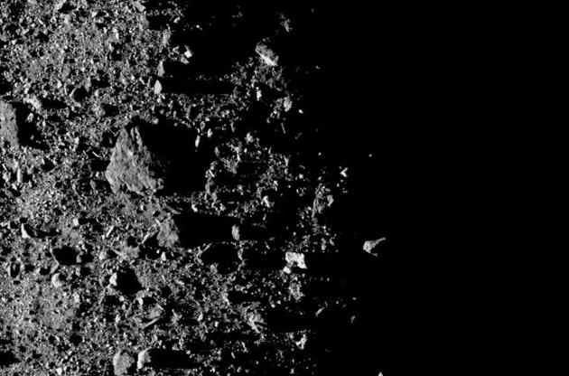 Апарат OSIRIS-REx зробив знімок поверхні астероїда Бенну крупним планом