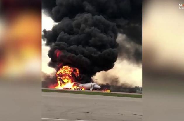 На борту горящего самолета было 78 человек, большинство из них погибли