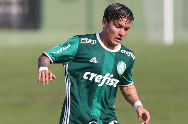 Артур выступает на позиции левого вингера