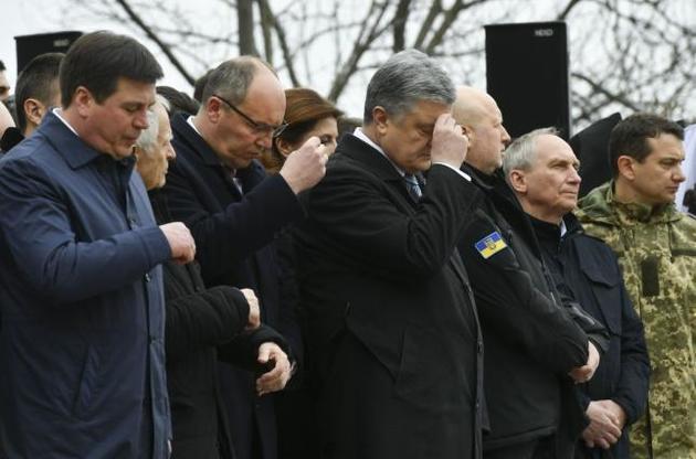 "День тиші" в Україні: у центрі Києва провели молебень за участю президента та політиків