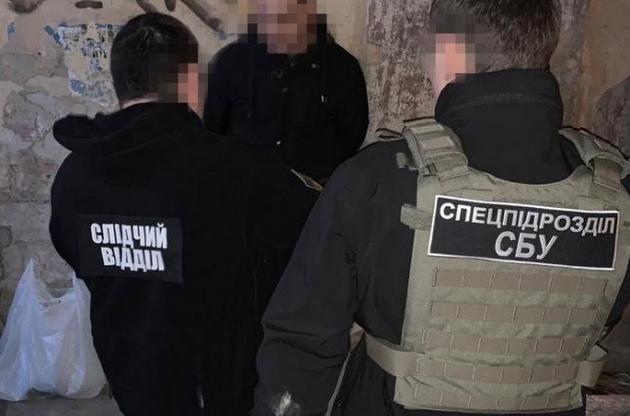 Посадовця одеської митниці затримали під час одержання хабара
