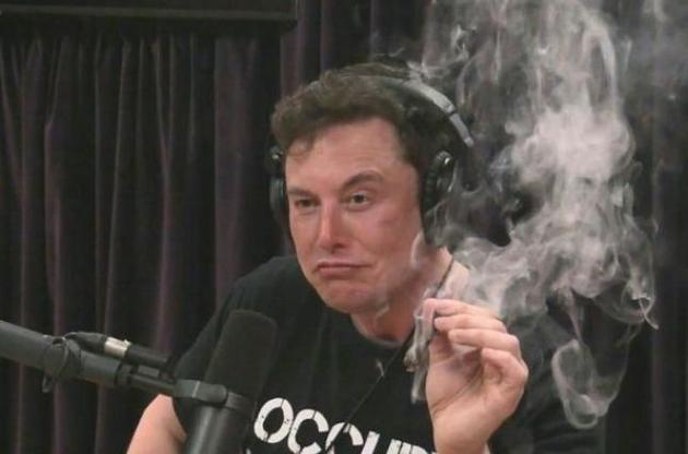 Илон Маск согласился не твитить о Tesla без разрешения юристов