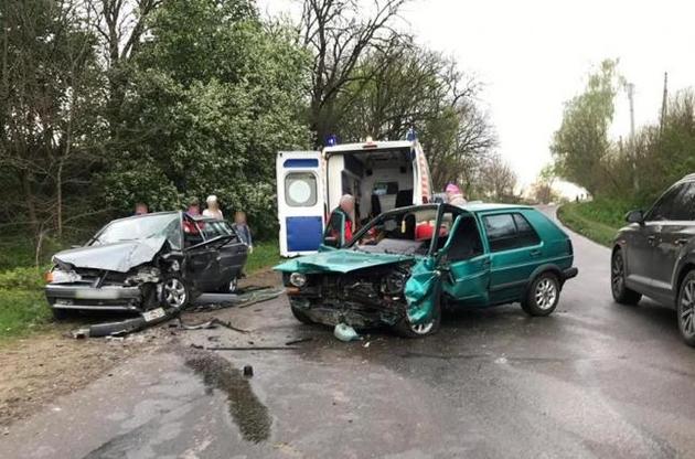 В тройном ДТП на Буковине пострадали пять человек