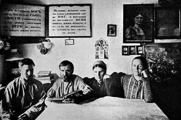 Баптисти за читанням Слова Божого