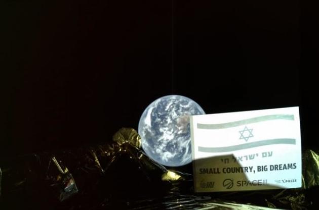 Израильский луноход передал на Землю первый снимок