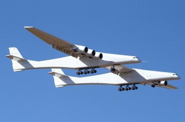 Самый большой самолет в мире прошел первые летные испытания