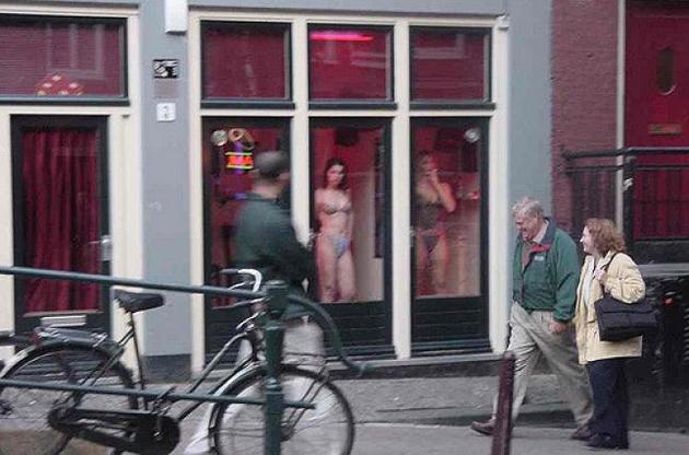 В Амстердамі заборонять екскурсії у кварталі червоних ліхтарів