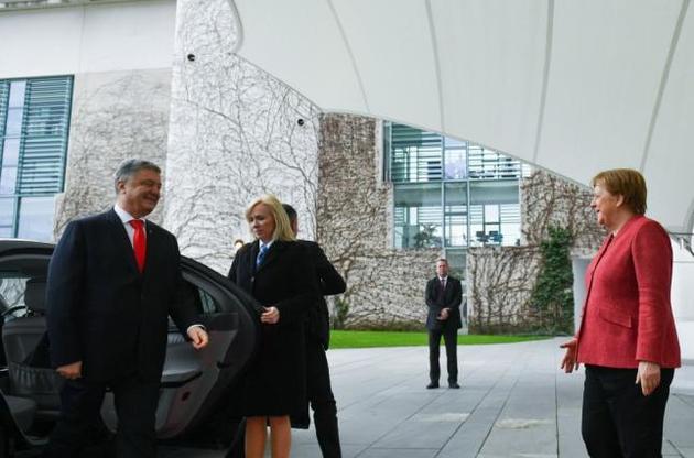 Порошенко обсудил с Меркель и Макроном Донбасс и экономическое сотрудничество