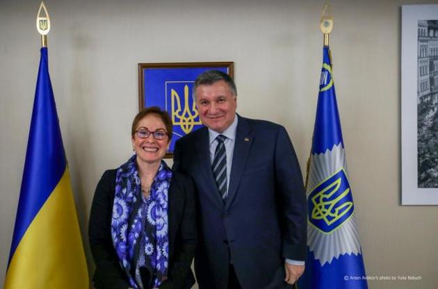 Аваков та посол США обговорили недопущення провокацій на виборчих дільницях