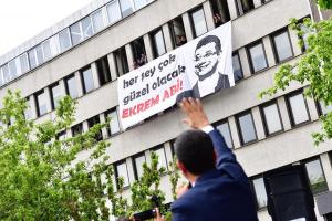 Демократія на біс