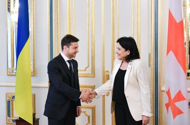 Зеленский впервые на посту президента провел встречу с иностранным лидером