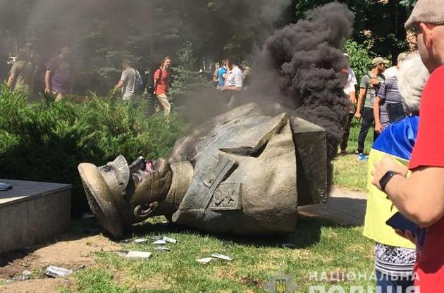 У Харкові знесли пам'ятник Жукову: поліція відкрила дві кримінальні справи