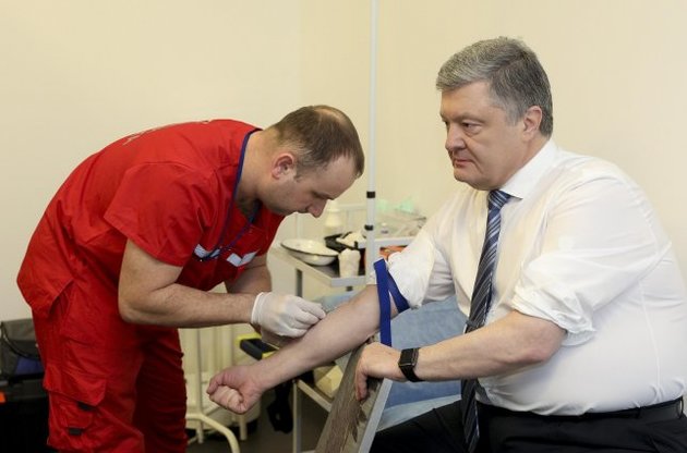 Быстрый тест показал отсутствие алкоголя и наркотиков в крови Порошенко
