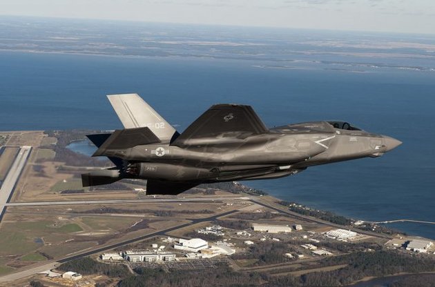 Lockheed Martin F-35 Lightning II - семейство малозаметных многофункциональных истребителей-бомбардировщиков пятого поколения