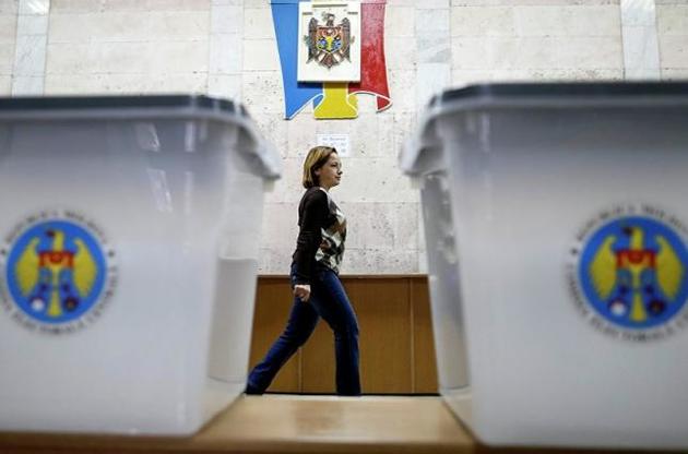На виборчі дільниці в Молдові прийшли менше половини виборців