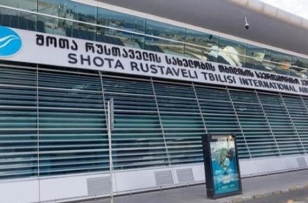 В аэропортах Тбилиси и Батуми изменили правописание украинских городов на правильное