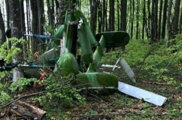 На границе Украины с Румынией обнаружили обломки вертолета и тело пилота
