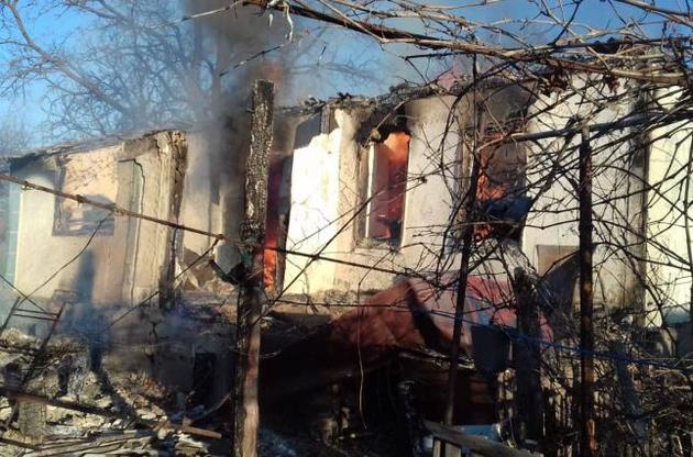 Розкидані будинки, збиті паркани та пошкоджені автомобілі - так зараз виглядає Золоте