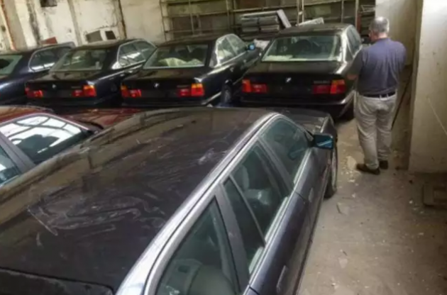 В Болгарии в заброшенном гараже нашли 11 новеньких BMW 5-й серии