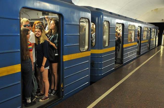 В Киеве уже ограничили работу на трех станциях метро