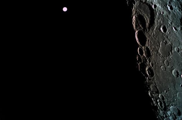 Израильский лунный аппарат сделал снимки обратной стороны Луны