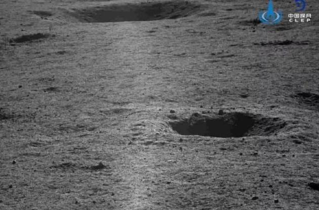 Китайський місяцехід зробив нові знімки зворотного боку Місяця