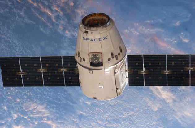 Космический грузовик SpaceX успешно приводнился в океане после миссии к МКС