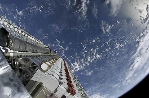 В сети появилось видео со спутниками SpaceX для глобального интернета