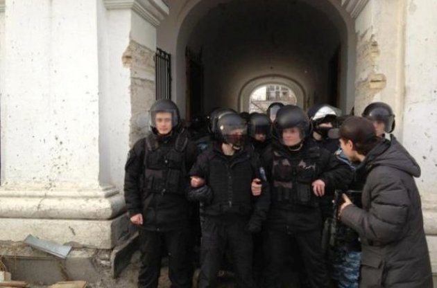 Побоище в Гостином дворе: ГПУ объявила в розыск командира полка "Беркут"