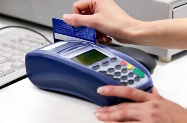 Частка безготівкових розрахунків за платіжними картками зросла до 50% — НБУ