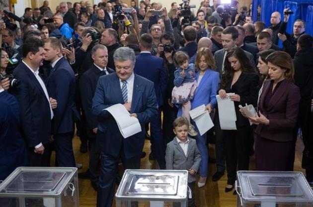 Представители штабов Порошенко подкупали наблюдателей на выборах — СМИ