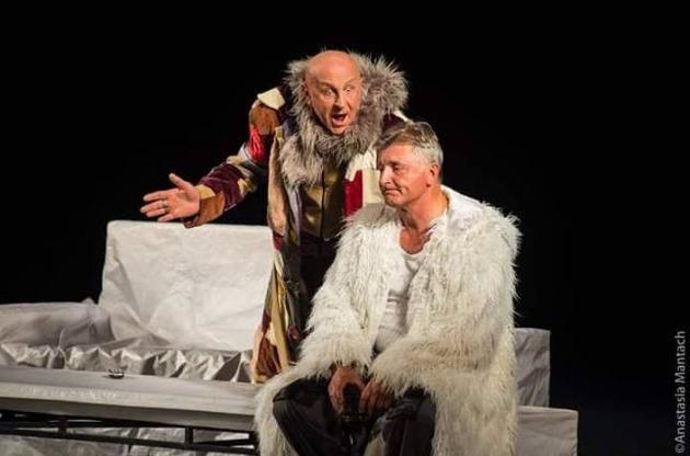 Сцена з вистави "Загадкові варіації", Молодий театр